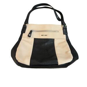👛 VINTAGE NINE WEST Strapped Purse Black and White Preowned